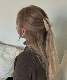 Beige Hair Color, Beige Blonde Hair, Beige Hair, Boys Of Tommen, Korean Hair Color, Hair Color Underneath, Ash Hair Color, Brown Hair Inspo, Bronde Hair