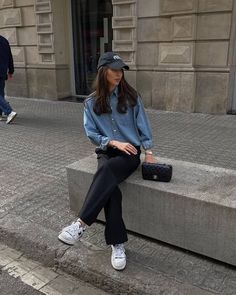 Best New Balance, Simple Spring Outfits, New Balance Outfit, Trouser Outfit, Outfits For Women, Black Trousers, Inspired Outfits, Spring Outfits Casual