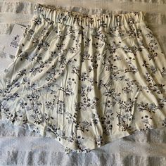 Women’s Medium Cream Colored Floral Print Shorts Nwt Super Soft And Comfy! Printed Stretch Shorts, Stretch Printed Short Bottoms, Stretch Floral Print Shorts For Vacation, Printed Short Bottoms For Loungewear, Printed Short Loungewear Bottoms, Printed Short Length Loungewear Bottoms, Casual Printed Shorts For Loungewear, Casual Printed Loungewear Shorts, Summer Printed Short Bottoms