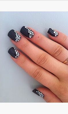 Cool Easy Nail Art Designs http://www.designsnext.com/?p=33253 with dotting tool or you can use a Bobby pin Black Website, Black And White Nail, Easy Nails, White Nail Art