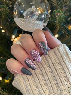 Gray Glitter Ombre Nails, Grey And Pink Fall Nails, Pink And Grey Glitter Nails, Gray And Rose Gold Nails, Pink And Gray Dip Nails, Pink Grey Nails Design, Grey Glitter Nails Acrylic, Dark Grey Nails With Glitter, Matte Glitter Gel Nails