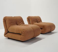 Listed on VNTG.com: Pair of leather Pagrù Lounge Chairs by 1P, Italy 1960s | #vntg #vintage