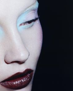 Alien Core, 90s Grunge Makeup, 80s Makeup, Dark Red Lips, Beauty Shoot, Blue Eyeshadow, Makeup Obsession, Grunge Makeup