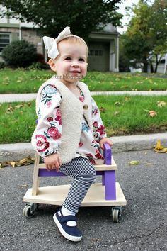 diy toddler size scooter ride on toy Diy Cars, Backyard Crafts, Pallet Kids, Toys For Tots, Riding Toys, Hey Jude, Diy Kids Toys, Diy Toddler