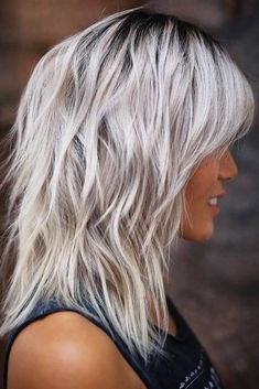 Modern Shag Haircut, Medium Shag Haircuts, Shaggy Haircuts, Medium Layered Hair, Silver Blonde, Shag Hairstyles, Shag Haircut, Haircut For Thick Hair, Short Hairstyle