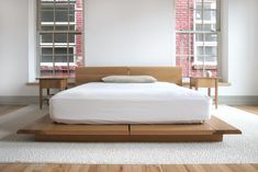 japanese platform bed, platform bed Beds Without Headboards Ideas, Neat Furniture, Bed Without Headboard, Hardwood Bed, Headboard Ideas, Modern Platform Bed, Bed White, Murphy Beds, Platform Beds