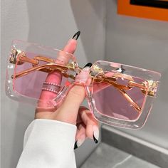 Super Cute And Stylish Ships In 5-10 Business Days Goggles Sunglasses Women, Stylish Jewelry Accessories, Pretty Sunglasses, Classy Glasses, Fancy Glasses, Glasses Fashion Women, Unique Sunglasses, Trendy Glasses, نظارات شمسية