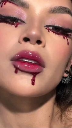 Prisoner Make Up Halloween, Glitter Blood Makeup, Trucco Vampiro Halloween, Halloween Makeup Looks Blood, Kiss Marry Kill Halloween Makeup, Kiss Makeup Halloween, Halloween Make Up 2024, Scream Make Up Halloween, Scream Halloween Makeup