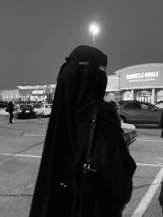 Female Werewolves, Muslimah Outfit, Niqab Fashion, Simple Hijab, Instagram Dp