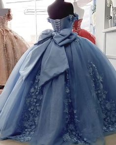 قبالة الكتف ثوب الكرة فساتين Quinceanera 3D الزهور زين الحلو 16 العباءات Sweet 16 Gowns, Robes Quinceanera, Ball Gown Quinceanera Dresses, Off Shoulder Ball Gown, Blue Ball Gown, Sweet 15 Dresses, Girls Birthday Party Dress, Quinceñera Dresses, Quinceanera Dresses Blue