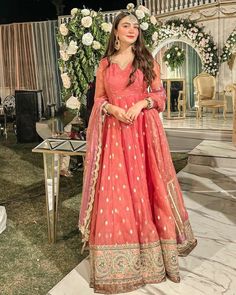 Blouse Designs Aari Work, Casual Blouse Designs, Blouse Maggam Work, Pakistani Women Dresses, Shadi Dresses, Maggam Work Blouse, Lehenga Red, Wedding Blouse Designs, Pakistani Fancy Dresses