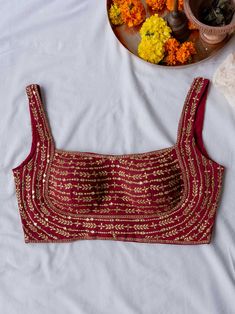 Simple Sleeveless Blouse, Exclusive Blouse Designs, Bustier Blouse, Linen Style Fashion, Simple Saree Designs, New Saree Blouse Designs, Traditional Blouse Designs