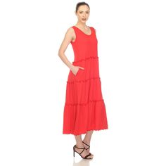 This midi dress is sure to give your look a seriously chic edge. Featuring a super soft material with sleeveless, a perfect shape and a tiered smock design, this dress look absolutely stunning. Trendy Wedges, Midi Dress Style, Long Midi Dress, Tiered Midi Dress, Dress Out, House Dress, White Mark, White Midi Dress, Lovely Dresses