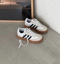 Adidas Samba Platform, Look Grunge, Colorful Sneakers, Trendy Shoes Sneakers, Pastel Outfit, Shoe Wishlist, Hype Shoes, Shoe Inspo, Everyday Shoes