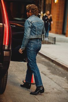 80s Male Aesthetic, 70s Fashion Men, Denim Outfit Men, Street Style 2018, 70s Inspired Fashion, New York Street Style, 70s Outfits, Estilo Country, Fashion Week 2018