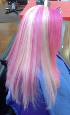 hair inspo, hair idea, punk hair, chunky highlights, pink hair, white hair Gyaru Hair Color Ideas, Hair Chunky Highlights, Highlights Pink Hair, Pink And White Hair, Streaks Hair, Highlights Pink, Gyaru Hair, Skunk Hair, Pink Blonde