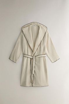 (320 GXM²) COTTON BATHROBE WITH AN OVERLOCK - Sand / Black | ZARA United States Bath Robe With Hood, Toile Zara Home, Robes House, Cotton Bathrobe, Terry Cloth Robe, Waistcoat Dress, Cargo Shirts, Cardigan Sweater Dress, Cardigan Sweater Jacket