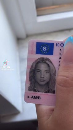 Beautiful driver's license photo by @pastabianxo on Tiktok Aesthetic License Photo, Driving License Picture Aesthetic, Id License Picture, Car Licence Aesthetic, Cute Driver License Pictures, Drivers Permit Picture, Getting Driving License Aesthetic, Good License Photo, Drivers Test Aesthetic