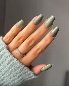 Sage Green Nail Ideas and Inspiration 14 Soothing Sage Green Nail Short Rounded Acrylic Nails, Jamaica Nails, January Nail Colors, Rounded Acrylic Nails, January Nail Designs, Green Acrylic Nails, Simple Fall Nails, January Nails, Bright Summer Nails