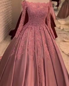 Vestido de fiesta de quinceañera rosa polvoriento con encaje de manga larga vintage Weddin - Siaoryne Wedding Dress Women, Pink Quinceanera, Dress Outfits Party, Rose Gown, Shiny Dress, Pink Ball Gown, Prom Girl Dresses, Shiny Dresses, Dusty Rose Pink