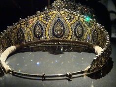 The reverse side of the Cartier tiara Royal Jewels, British Isles