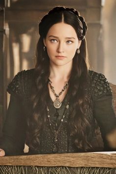 Dark Haired Medieval Woman, Baratheon Face Claim, Olivia Hussey Aesthetic, Medieval Face Claims Female, Targaryen Hairstyles, Targaryen Hair, Medieval Hairstyles, Olivia Hussey, A Dance With Dragons