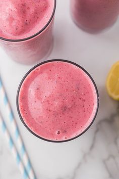 This creamy strawberry beet smoothie recipe is packed with protein, bright flavors, and nutrients for a quick breakfast you'll want to dive right into! You only need 5 minutes to make this hidden veggie fruit smoothie with Greek yogurt. Beets Smoothie Recipes, Greek Yogurt Smoothie, Beet Smoothie, Hidden Veggies, French Toast Easy, Protein Pancakes, Baked Oatmeal