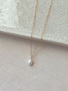 This single freshwater pearl necklace is classic and timeless. The minimal and versatile style looks lovely with both casual and dressy outfits. This is a piece of jewelry that will always be in style! * 14K Gold Filled or 925 Sterling Silver Chain and spring clasp * Choose your length * Natural 9mm Freshwater Pearl (pearl shape: oval to teardrop) * 14/20 gf or 925 stamp for authenticity * Made with all hypoallergenic materials 🤍 See more Pearl Jewelry here!: https://etsy.me/3zMbXyh GET TO KNOW MAGBEE JEWELRY! ✨ 🤍 All MagBee pieces are safe for sensitive skin and made with hypoallergenic Gold Filled or 925 Sterling Silver. 🤍 I only use real/natural gemstones and Pearls. 🤍 Most items are made to order just for you and have a 2-4 day processing time. 💌 All domestic orders over $35 ship Simple Pearl Chain Necklace, Pearl White Oval Necklace With Pearl Drop, Minimalist Teardrop Pearl Necklace, Minimalist Oval Necklace For Wedding, Minimalist Oval Necklaces For Wedding, Classic Oval Pendant Necklace For Wedding, Simple Pearl White Jewelry With Pearl Charm, Minimalist Pearl White Teardrop Pearl Necklace, Minimalist Teardrop Pearl White Necklace