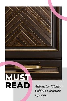 Elegant kitchen cabinet with chevron wood pattern and modern gold handle, featuring a 'MUST READ' label on affordable hardware options. Cabinet Hardware Kitchen, Affordable Kitchen Cabinets, Hardware Kitchen, Affordable Kitchen, New Kitchen Cabinets, Green Cabinets