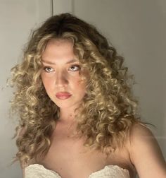 Luna Montana, Dyed Curly Hair, Blonde Hair Inspiration, Light Blonde, Hair Inspo Color, Dream Hair, Curly Girl