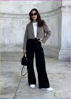 Cropped Blazer Wide Leg Pants, Black Blazer Outfit Aesthetic, High School Party Ideas, Black Wide Pants Outfit Classy, Black Cropped Blazer Outfit, Cropped Blazer Outfit Street Style, Graduation Party Ideas Decorations, Court Outfits, Blazer Outfits Street Style