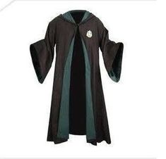 Robes Harry Potter, Slytherin Uniform Female, Slytherin Uniform, Hogwarts Robes, Slytherin Clothes, Harry Potter Halloween Costumes, Hogwarts Slytherin, Comfy Jeans Outfit, Harry Potter Props