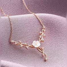 925 Sterling Silver Ivy Necklace, Floral Necklace, Necklace for Women, Anniversary Gift, Christmas Necklace Gift, Birthday Git, Gift for Her, Magnolia Flower Necklace, Sale Metal Used: 925 Sterling Silver   Weight: 2.70 Gr Figure Width: 3.50 Cm Figure Height: 2.90 Cm Chain Length: 42 Cm Stone Type: Zircon Coating: Rosegold Coating Maintenance: It does not darken as long as contact with substances such as perfume, alcohol, cream and bleach is avoided. Ivy Necklace, Necklace Sale, Christmas Necklace, Magnolia Flower, Floral Necklace, Flower Necklace, Necklace Gift, Necklace For Women, Cute Jewelry