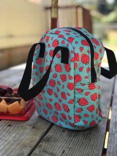 Small Lunch Bags, Large Lunch Bag, Zipped Bag, Sewing Diy, Lunch Bags, Water Resistant Fabric, Pdf Patterns, Sewing For Kids, Lunch Bag