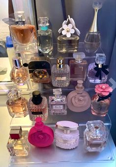 Profumo Victoria Secret, Koleksi Parfum, Alat Makeup, Perfume Organization, Inspiration Tattoos, Fragrances Perfume Woman, Perfume Collection Fragrance, Shower Skin Care, Body Smells