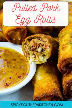 Pulled pork egg rolls on a plate with dipping sauce. Pulled Pork Spring Rolls, Pulled Pork And Coleslaw, Pork Egg Roll Recipes, Pulled Pork Egg Rolls, Fish Roll, Chinese Night, Roll Bounce, Foreign Recipes