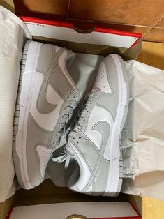 Nike Dunks Grey, Nike Shoes Air Force, Trendy Shoes Sneakers, Jordan Shoes Girls, Shoes Sneakers Jordans, Shoes Outfit Fashion, Nike Shoes Jordans, High Heel Sneakers