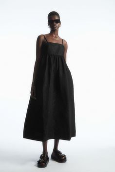 The classic black dress takes on a new dimension in this piece from our Summer 2023 collection. Suspended from slender spaghetti straps, it's shaped with a straight-cut empire neckline and has a voluminous, full skirt and subtle pockets that you can slip your hands into. Look closely at the recycled fabric to see its subtle texture. Regular fit, midi lengthSide-seam pocketsA better alternative to conventional polyester, recycled polyester is made from pre‐ and post‐consumer waste  100% Recycled Black Spaghetti Strap Dress, Lacey Dress, Classic Black Dress, New Dimension, Midi Dress Casual, 2023 Collection, Midi Shirt Dress, Blue Midi Dress, Tea Dress