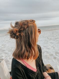 Boho Hairstyles For Short Hair, Peinados Fáciles Para Cabello Corto, Shot Hair Styles, Hair Stylies, Hair Stylist Life, Hair Photo, Makati, Beach Hair, Aesthetic Hair