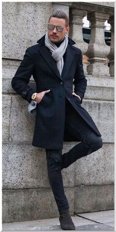 Discover 20 Winter Outfits Men You Need to Try This Year! Elevate your wardrobe with guys clothing styles that stand out. Get inspired by outfits quotes and find the perfect look for a bakal suami. From men stylish dress ideas to chic mens turtleneck outfits, we've got you covered. Embrace the warmth of a turtleneck outfit men love and impress at any event with stylish Xmas party outfits. Explore these trendy turtleneck outfits to stay fashionable all winter long. Stil Masculin, Bakal Suami, Mode Punk, Style Masculin, Mens Fashion Blog, Winter Outfits Men, Cooler Look, Herren Outfit, Stylish Mens Outfits