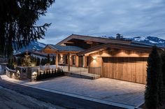 a house with lights on in the driveway