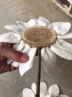 Garden Market Ideas, Chenille Crafts Diy, Spring Craft Show Ideas, Sunflower Crafts Diy, Spring Craft Ideas To Sell, Easter Crafts To Sell, Springtime Crafts, The Shabby Tree