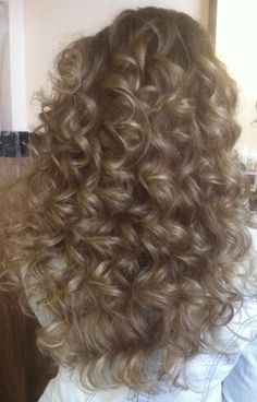 Bleach Blonde Wavy Hair, Curled Bottom Of Hair, Curly Hair Face Claims, Elegant Curly Hair, Shirley Temple Curls, Vintage Curly Hair, Big Hairstyles, Perm Styles