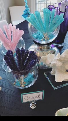 there are many different types of seaweed in vases on the table with name tags