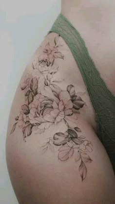 Small Tattoos Aesthetic, Flower Hip Tattoos, Mini Tats, Tattoos Pretty, Floral Thigh Tattoos, Unique Small Tattoo, Tattoos Aesthetic, For Girlfriend