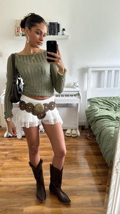 #festival #festivalfashion #festivaloutfit #fashion #oufit #summer Festival Outfit With Hat, Outside Festival Outfit Summer, Tailgate Outfit Cowboy Boots, Sunfest Music Festival Outfits, San Francisco Festival Outfit, Festival Outfit Long Sleeve, Bohemian Date Night Outfit, Cochella Outfits Inspiration 2024, Fashion Festival Outfits