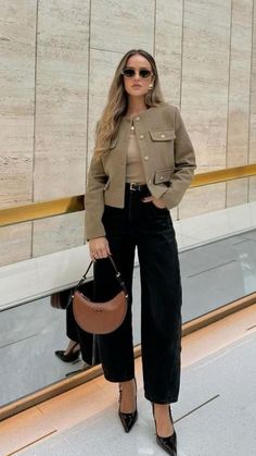 Winter Outfits For Short Women, Outfits For Short Women, Summer Work Outfits Office, Smart Casual Work Outfit Women, Summer Business Casual Outfits, Winter Mode Outfits, Elegance Dress, Short Coats Women, Office Casual Outfit