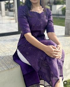 Straight Kurti Neck Designs, Aesthetic Churidar, Chudi Tops, Kurtha Models, Kurti Neck Designs Latest, Dress Necks, Chudidhar Designs, Sleeveless Kurti, Chudi Neck Designs