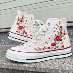 Bring your dreams to your feet and let us guide them into reality. Flower Converse, Zapatillas All Star, Kawaii Mushroom, Converse Logo, Mode Hippie