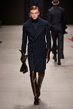 Juun.J Fall/Winter 2014 | Paris Fashion Week Queer Style, Mcqueen Fashion, Mens Fashion Smart, Men Stylish Dress, Gothic Aesthetic, Fashion Suits For Men, Suits And Jackets